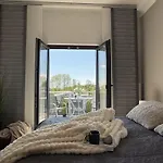 With 1 Bedroom * Tossens