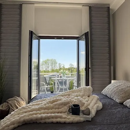 With 1 Bedroom * Tossens